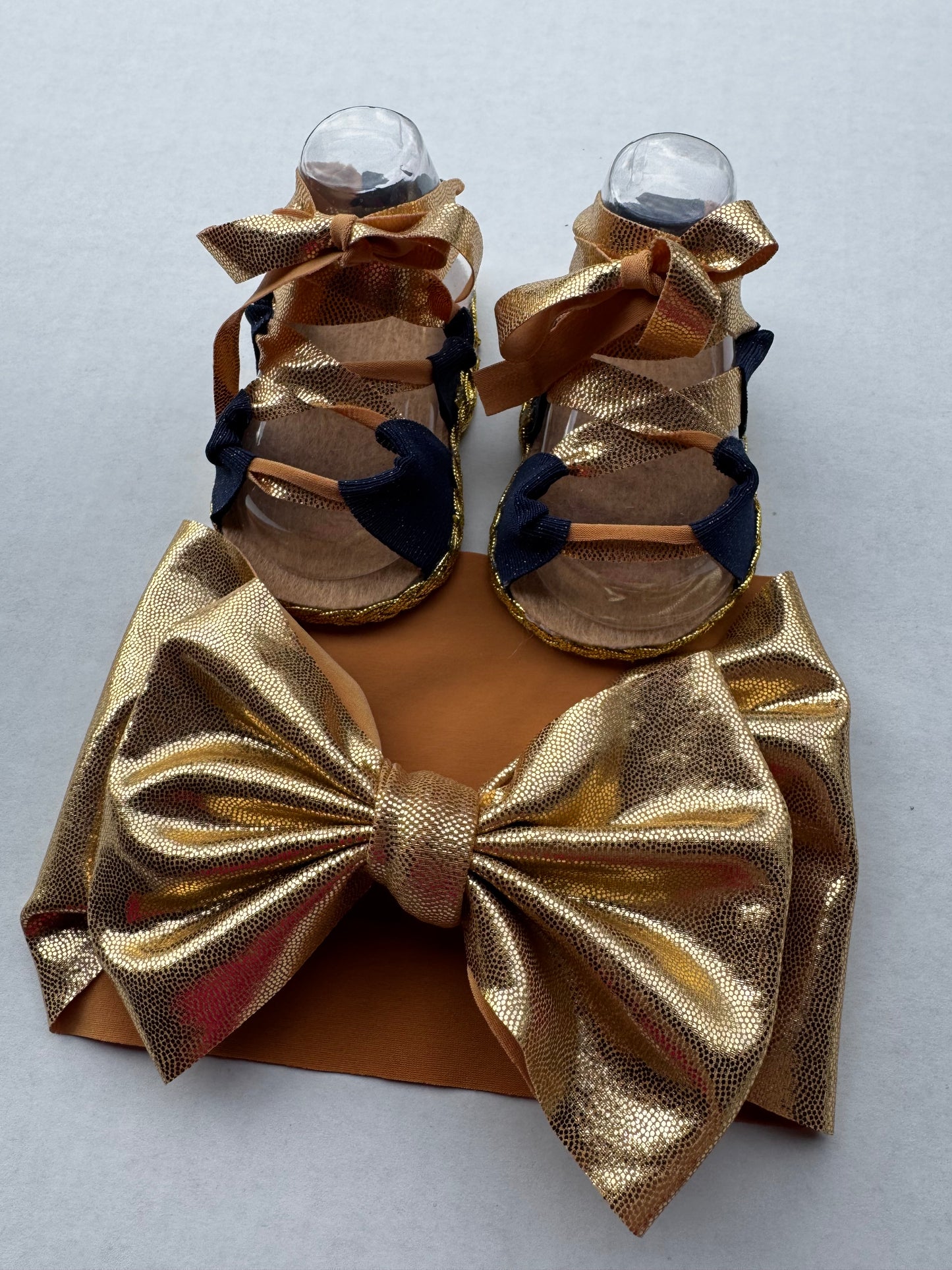 Set Sandalias navy y oro